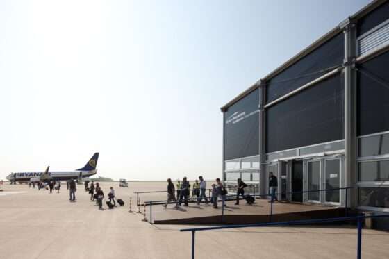 Tymczasowy terminal lotniska Neptunus Evolution Terminal lotniska w Magdeburgu