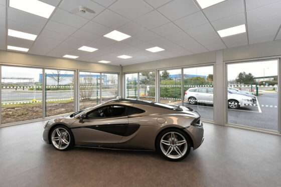 Neptune-Flexolution-showroom-McLaren-Hatfield-tymczasowy-showroom