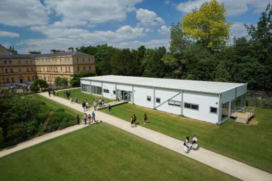 Neptunus Flexolution Tymczasowy budynek o podwójnym przeznaczeniu Trinity College Oxford